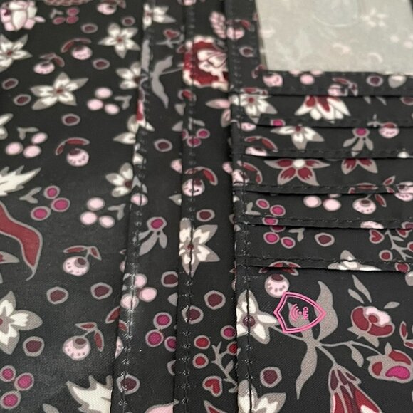 Vera Bradley wallet/wristlet in quilted black fabric - Picture 5 of 6